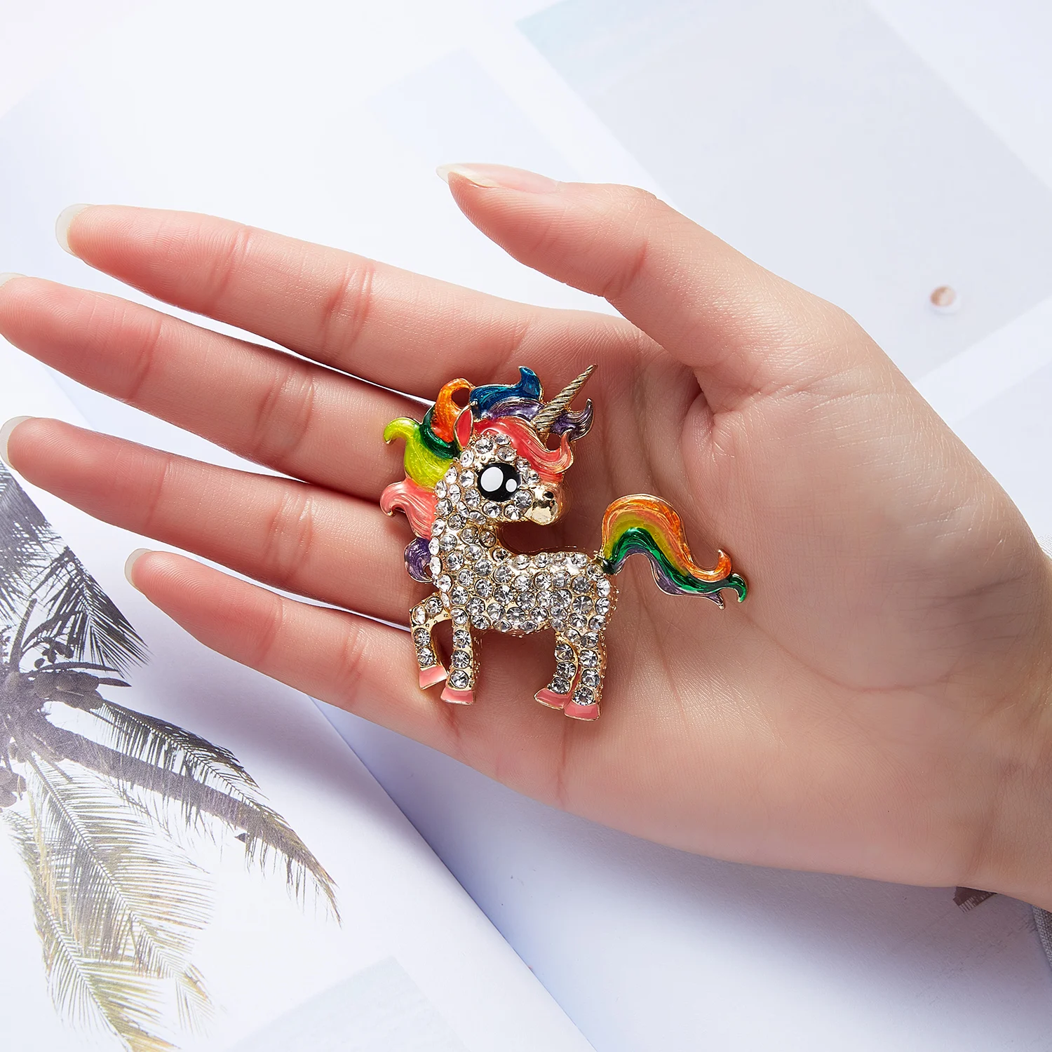 Rinhoo Rainbow Color Rhinestone Horse Brooches For Women Animal Cute Cat Koala Lovely Hedgehog Pet Party Jewelry Gift Lapel Pins