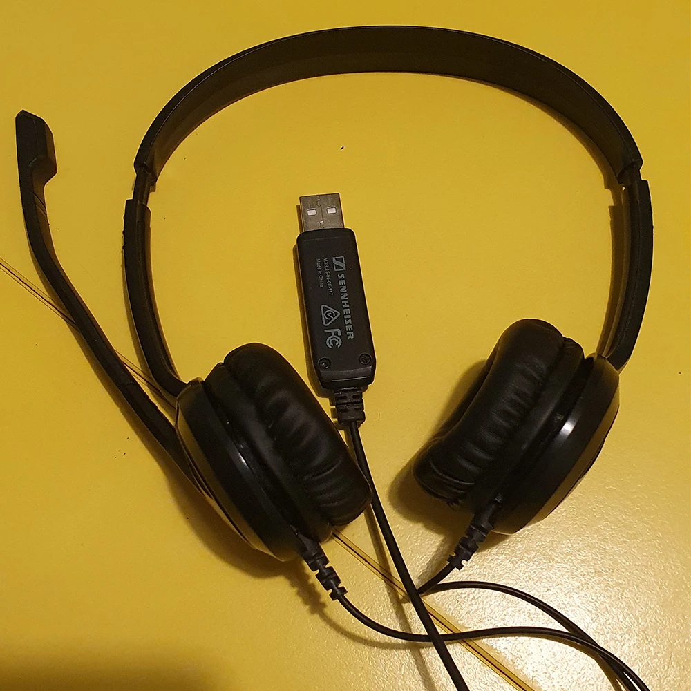 KQTFT الجلود 1 مجموعة من استبدال وسادات الأذن ل Sennheiser PC8 سماعة بطانة للأذن غطاء للأذن غطاء وسادة الكؤوس