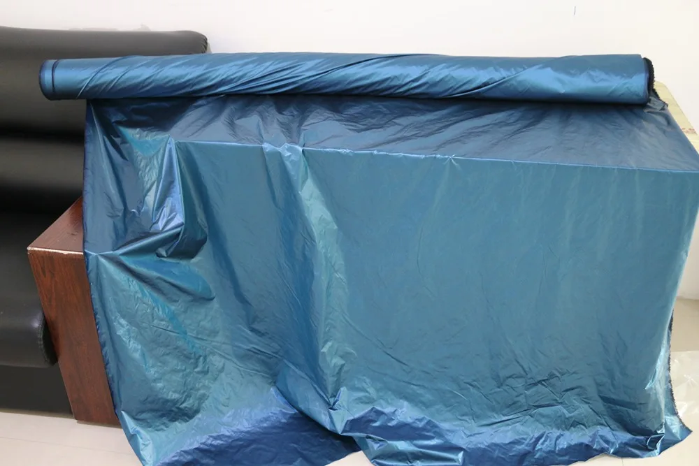 100 cm * 148 cm glänzendes, nach unten beweisendes Material, Stoffschattierung, blaue Burgunder-Nylon-Textilien, Cired – Detail 19