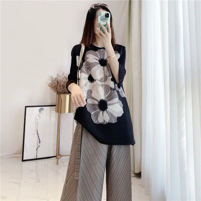 Women Blouse Pleated Top Women's Spring 2023 New Light Mature Loose And Thin Fashion All-match Three-quarter Sleeve T-shirt