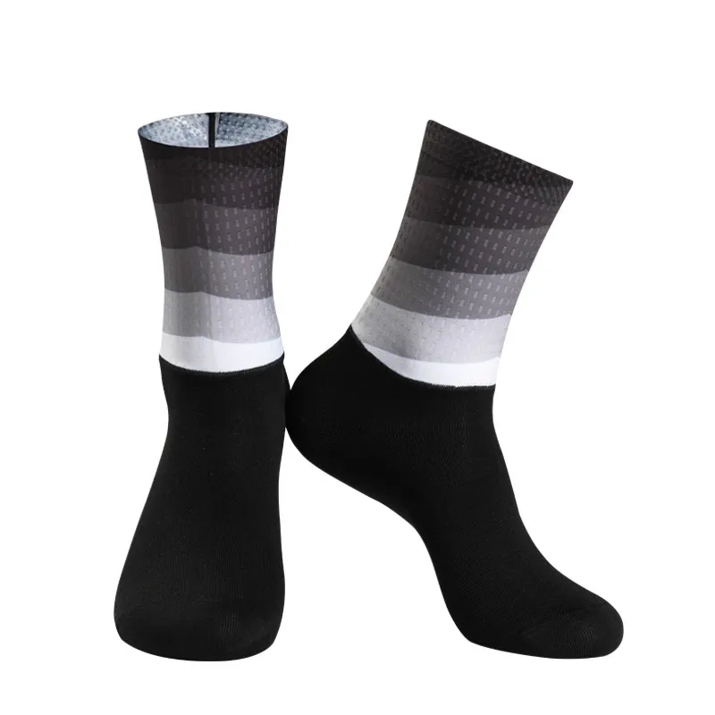 New Summer Aero Cycling Socks Silicone Seamless Stitching Gradient Road Bike Socks Running Socks