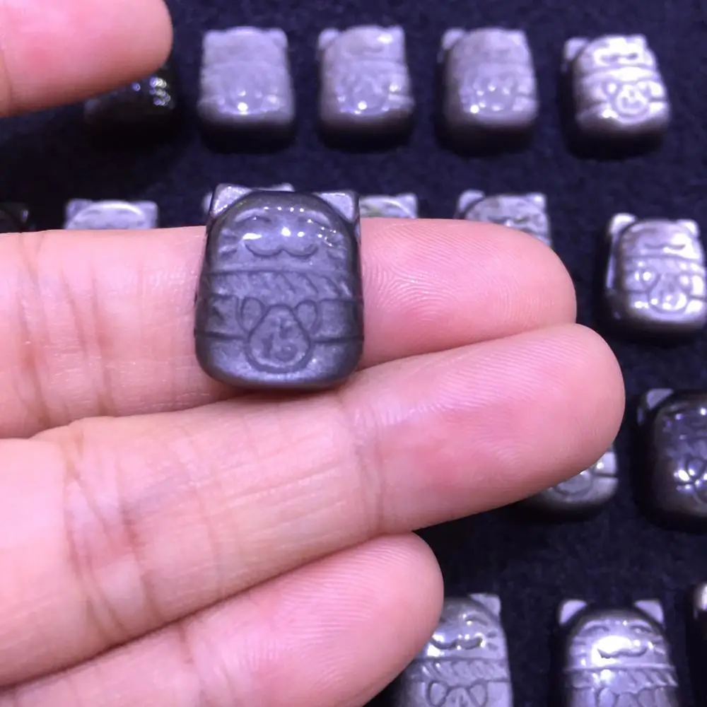 

Подвеска из натурального котёнка 16*13*7мм.