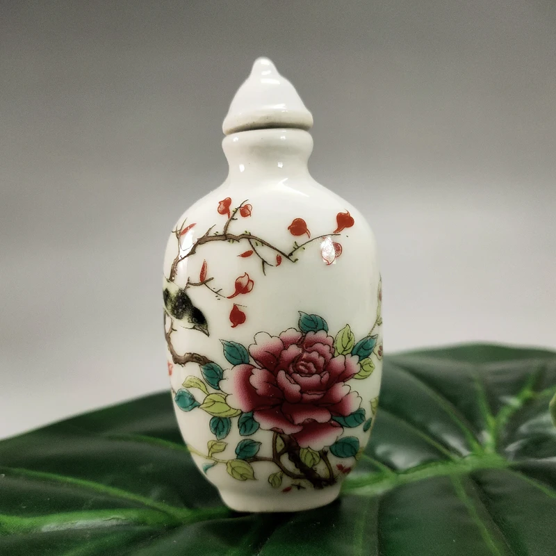 Exquisite Chinese Classical Flowers and Birds Porcelain Collection Home Decoration Snuff Bottle