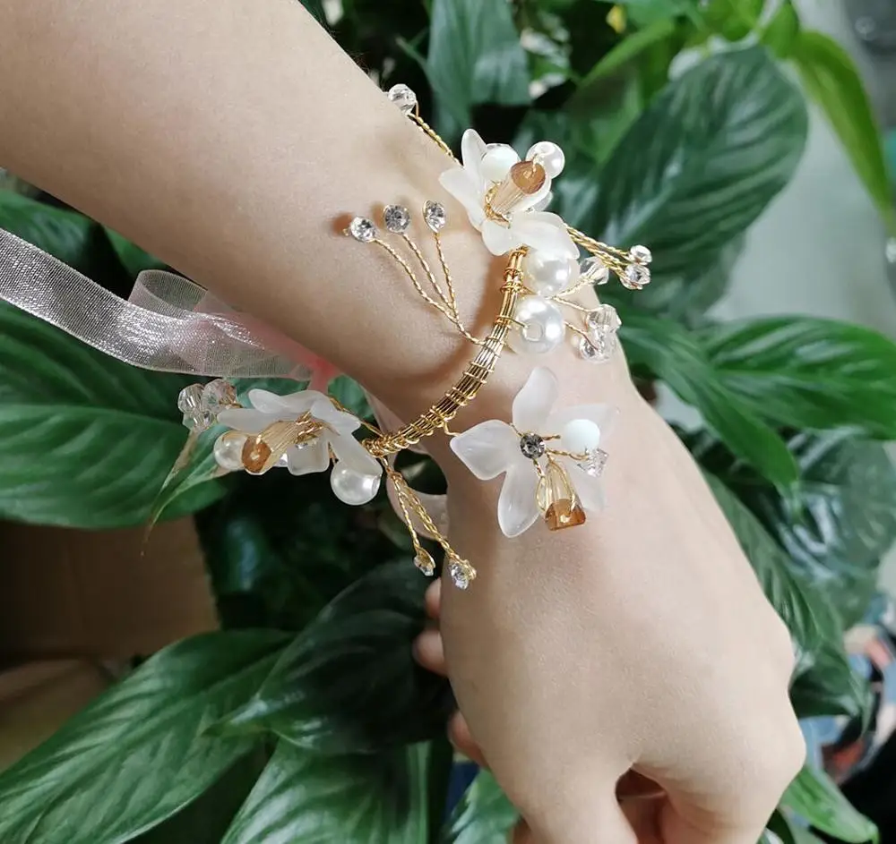 Bella Corsage Polso Braccialetto di Perle di Cristallo Sorelle Damigella D'onore A Mano Fiori di Cerimonia Nuziale di Aggancio Del Partito di Accessori di Moda