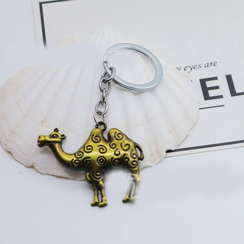 Men's Vintage Gold Color Camel Key Chains Gadgets For Men Fashion New Retro Animal Key Rings Male Jewelry Party Boys Gifts