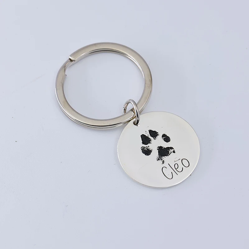 

Engrave 925 Solid Silver Pet paw Disc Keychain Animals Paws Claws Print Charms KeyChain Dog Mom Key rings For Men Women