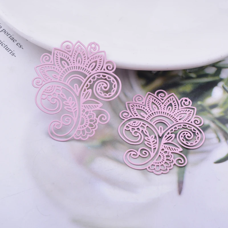 30 Stück AB6582 33*40mm Filigrane Fluoreszenzfarbene Blumenanhänger aus Metall-Messing Dünne Anhänger für Ohrringe – Detail 8