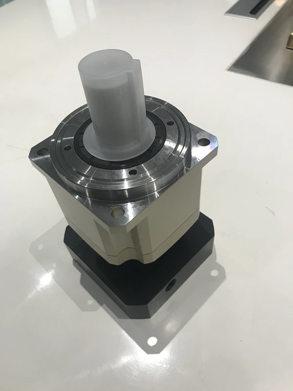 high Precision Helical gear planetary gearbox reducer ratio 15:1 to 100:1 for 130mm frame AC servo motor input shaft 24