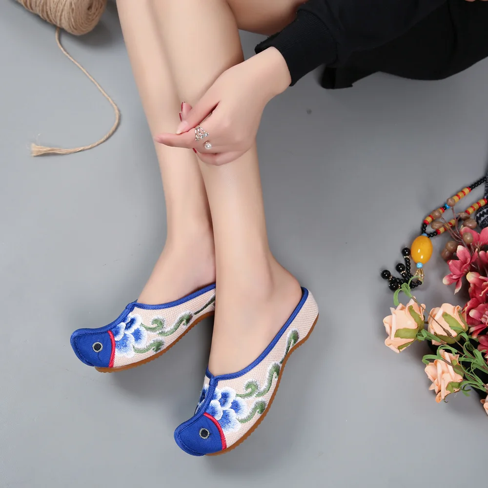 Veowalk Fish Toe Design Women Cotton Fabric Embroidered Flat Slippers Handmade Vintage Comfortable Ladies Summer Mules Shoes