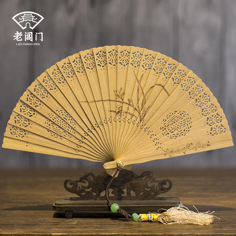 |Pre sale - Suzhou classic hollow out gift fan sandalwood fan folding fan RETRO art sandalwood fan Chinese style