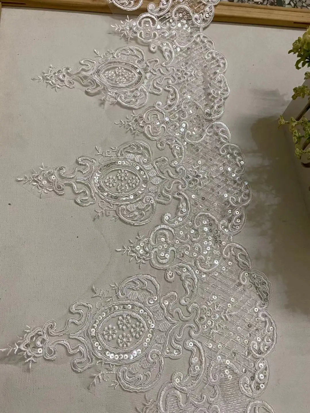 Delicate 1Yard White Sequin Cording Fabric Flower Venise Venice Mesh Lace Trim Applique Sewing Craft for Wedding Dec. 26cm