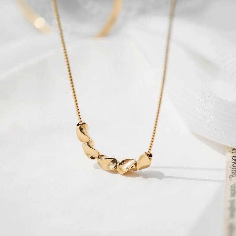 

Never Fade 18k Gold Five Lucky Beads Pendant Necklace Box Chain Fashion Titanium Stainless Steel Jewelry Woman Accessory