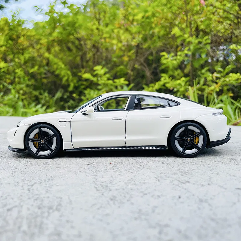 Bburago 1:24 Porsche Taycan Turbo S edition die casting alloy car model Art Deco Collection Toy tools gift factory authorization