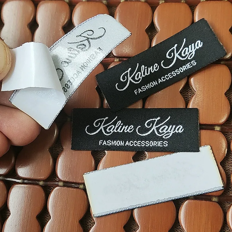 500 Uds pegatina autoadhesiva personalizada 5,5*2 cm etiquetas de tela adhesivas negras pegatinas de ropa precortadas