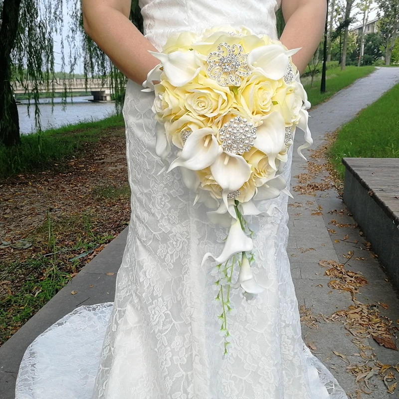 Cream Waterfall Wedding Flowers Light Yellow Bridal Bouquets Artificial Pearls Crystal Wedding Bouquets Bouquet De Mariage Rose