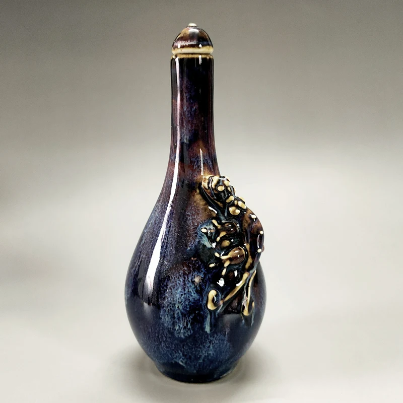 

Elaborate Interesting Chinese Old-style collection home decoration blue porcelain lizard snuff bottle