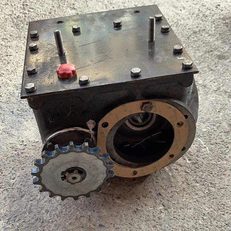 Rear axle gearbox, differential assembly, electric tricycle, differential case gear