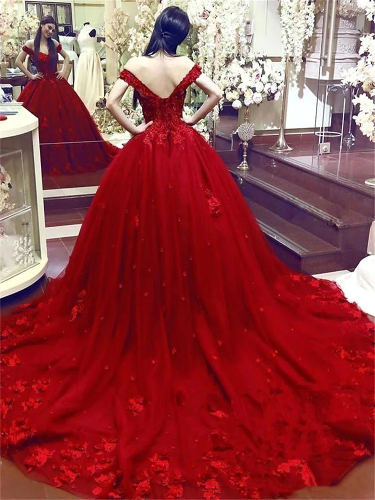 Vestido de bola de encaje rojo Quinceañera vestidos 2020 cuello redondo tul 3D Apliques de encaje con cuentas de barrido fiesta princesa vestidos de graduación