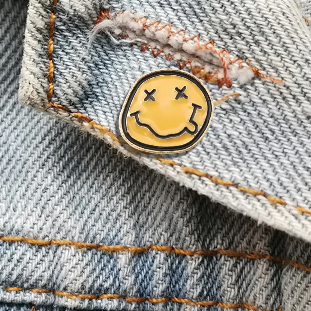 10Pcs K-Pop Lovely Yellow Smile Face Brooches for Women Student Daily Party Round Lapel Pin Alloy Badge