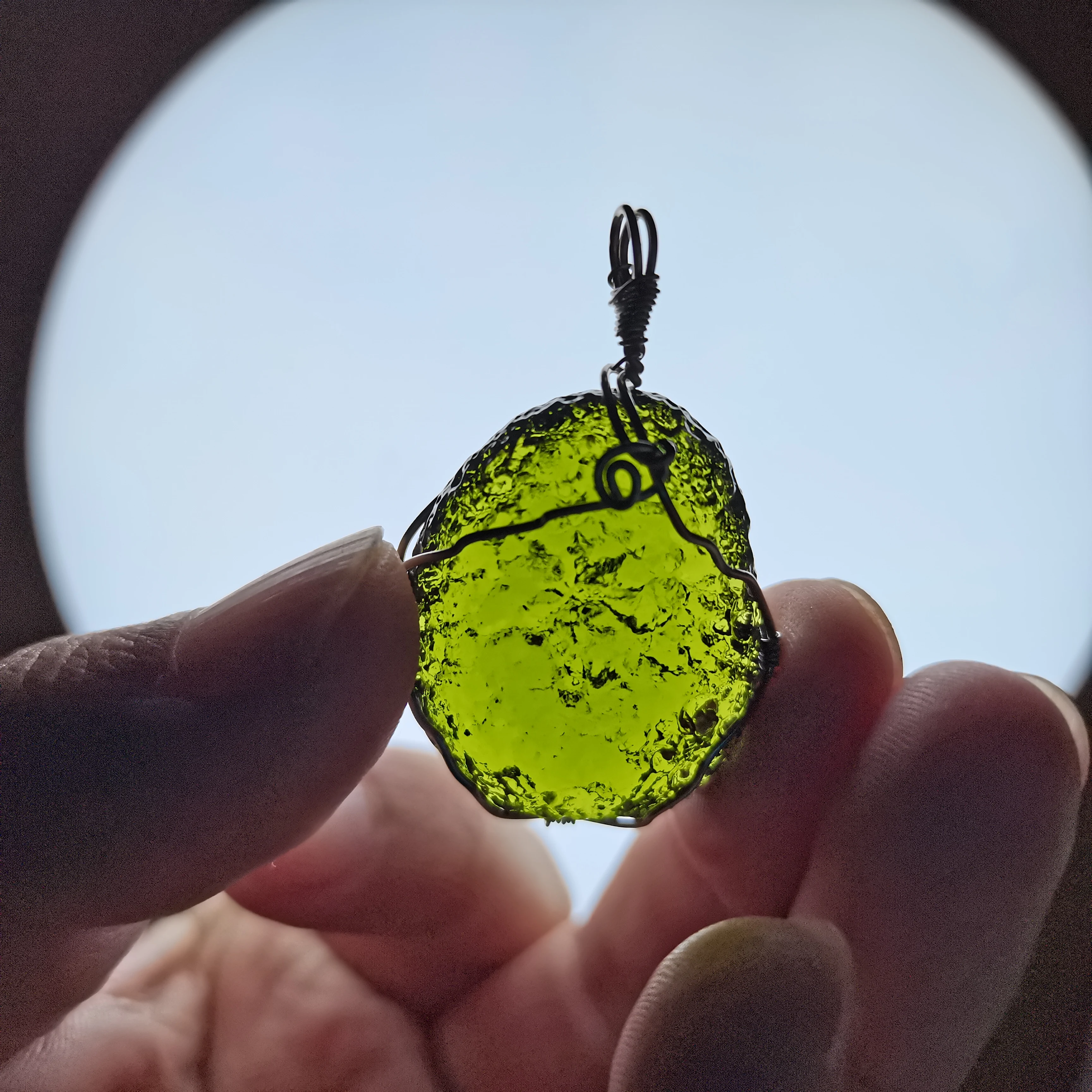 17-19g  Quality Natural Moldavite green aerolites crystal stone for pendant energy apotropaic Czech meteorite mineral specimen