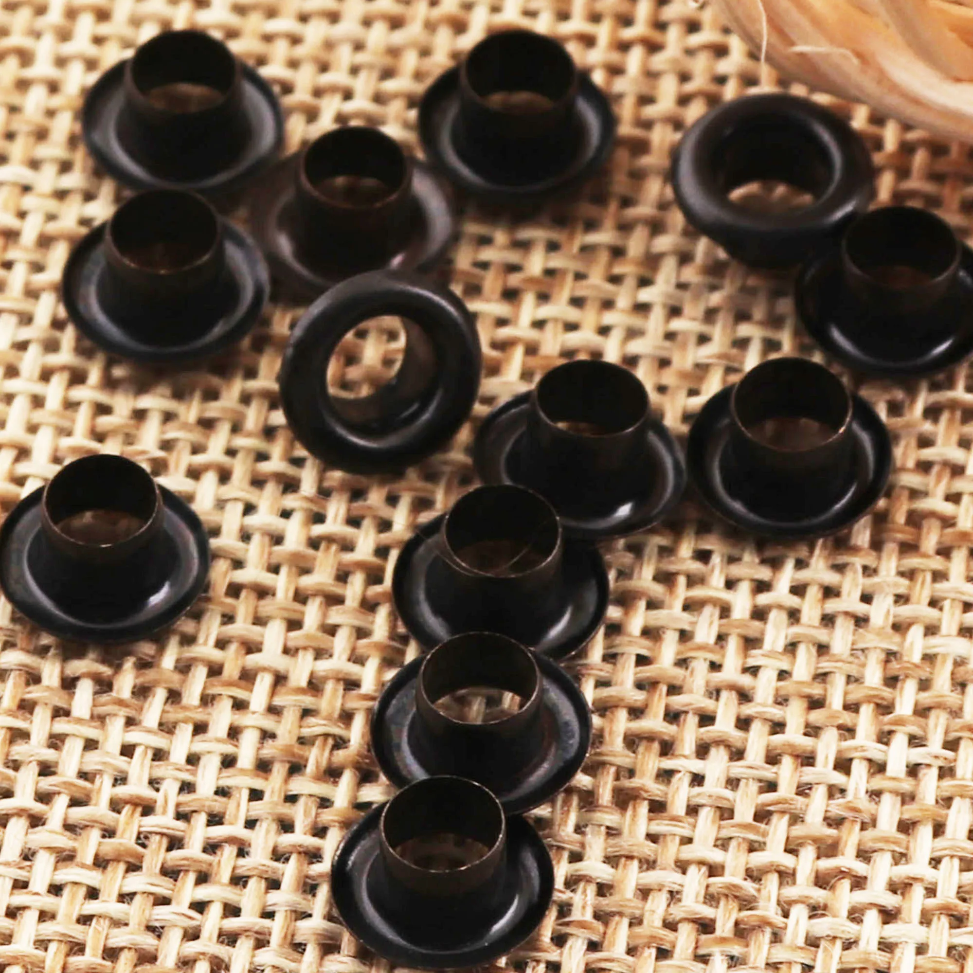 200 Pcs Black Metal Eyelets Grommets With Washers Metal Eyelets for Tags Eyelets Tunnels Leather Eyelets