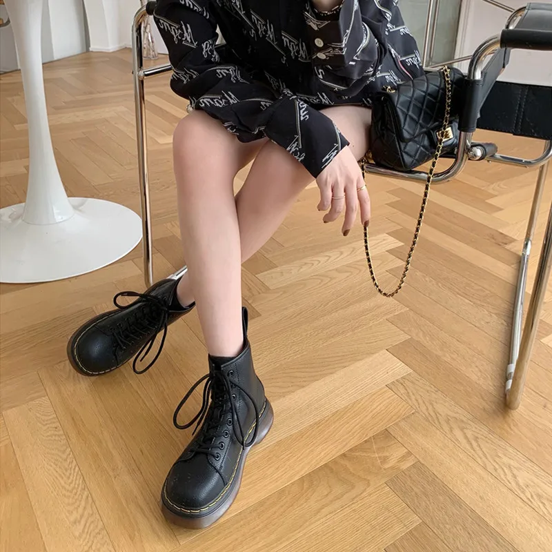 Botas de mujer Punk Style jesienne buty zimowe damskie miękkie skórzane buty czarne Botas kliny damskie zasznurowane platformy damskie Botas