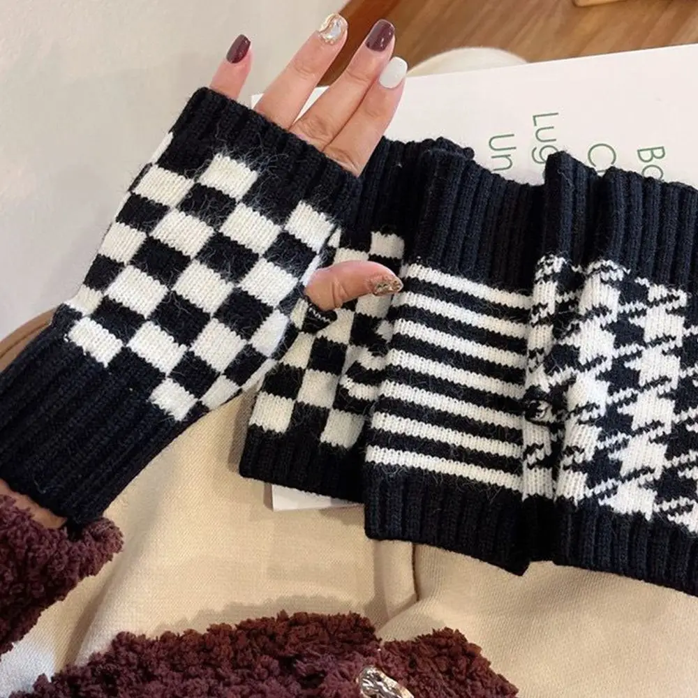 Fashion Black white Checkerboard Short Half Finger Fingerless Wool Knit Wrist Glove Winter Warm Gloves Workout Woemn men cycling