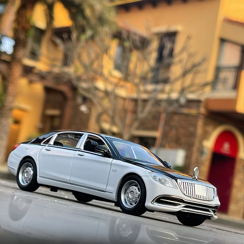 1:32 Maybach S650 Luxy Car Alloy Car Model Diecasts Metal Toy Vehicles Car Model Simulation Sound and Light Collection Kids Gift