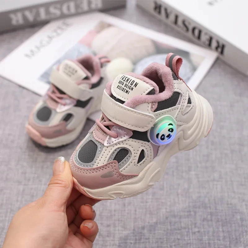 Children's Sports Shoes 1-3 Years Old Soft Soled Casual Shoes Winter Plush Daddy Shoes Children's Walking Shoes