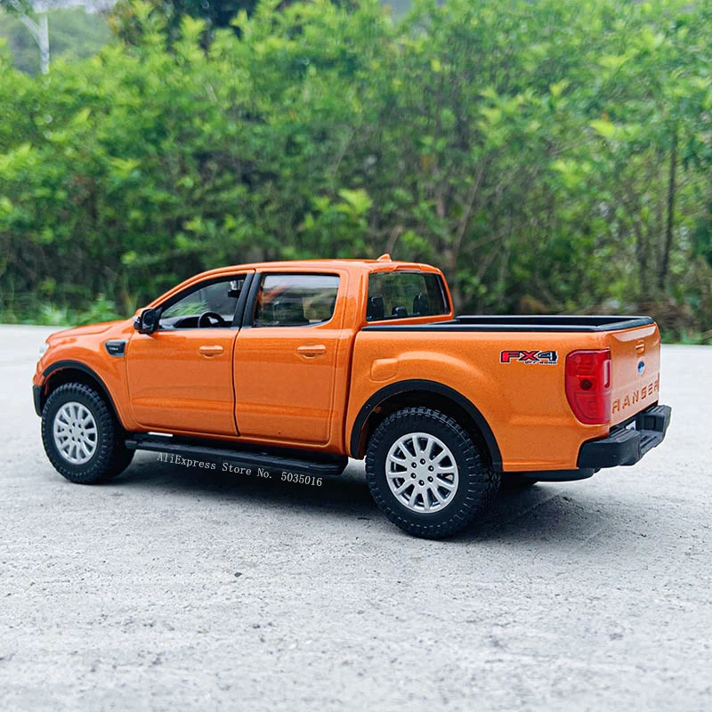 Maisto 1:27 2019 Ford Raptor Pickup Truck Die casting Simulation Alloy Car Model Car crafts decoration collection toy tools gift