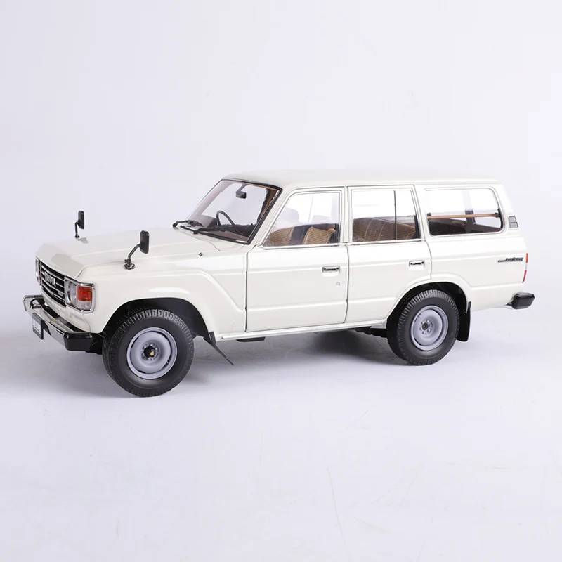 KYOSHO 1:18  Land Cruiser  LC60 Simulated Alloy Car Model For Collect