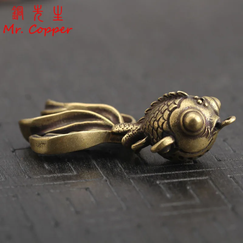 Copper Goldfish Figurines Retro Brass Lucky Animal Statue Ornament Feng Shui Home Decor Desk Decoration Tea Pet Keychain Pendant