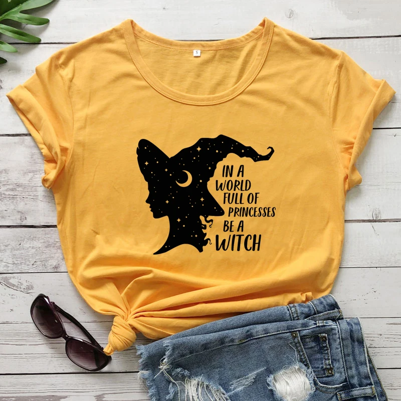 In A World Full Of Princesses Be A Witch T-shirt Vintage Women Halloween Tshirt Aesthetic Starry Basic Witch Graphic Tees Tops