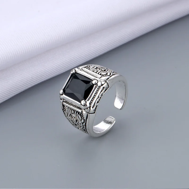 New Arrival Retro Thai Silver Black Crystal Men Ring Oryginalna biżuteria dla mężczyzny Prezent urodzinowy Nigdy nie blaknie Tanie