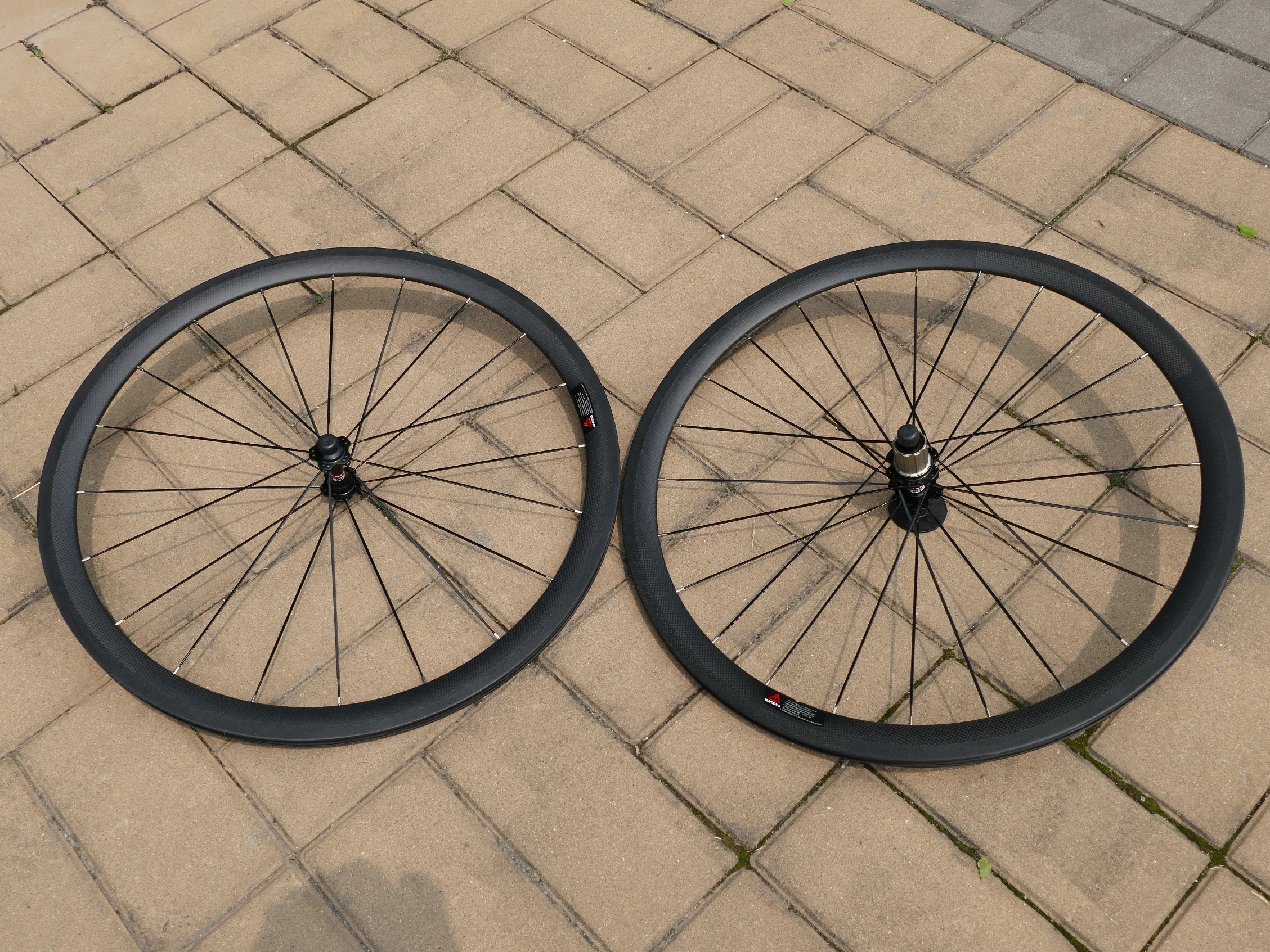 

CW3 High Quality Brand New Full Carbon Road Bike 700C Clincher Wheelset (Basalt Brake Side) Wheel Rim Depth 38mm Width 23mm