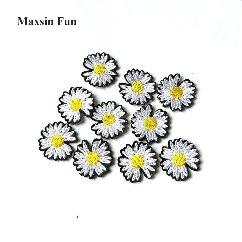 MAXSIN FUN 10 PC Small Daisies Flower Patches Clothing Embroidery Sticker Iron On Kids Dress Bags Clothes Applique DIY