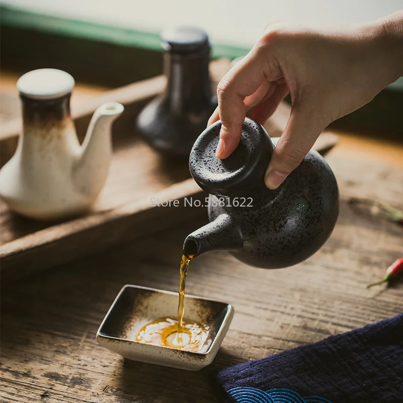 Japanese Style Ceramic Retro Black Soy Sauce Pot Small Vinegar Pot  with Lid Sauce Jar Bottle Tableware