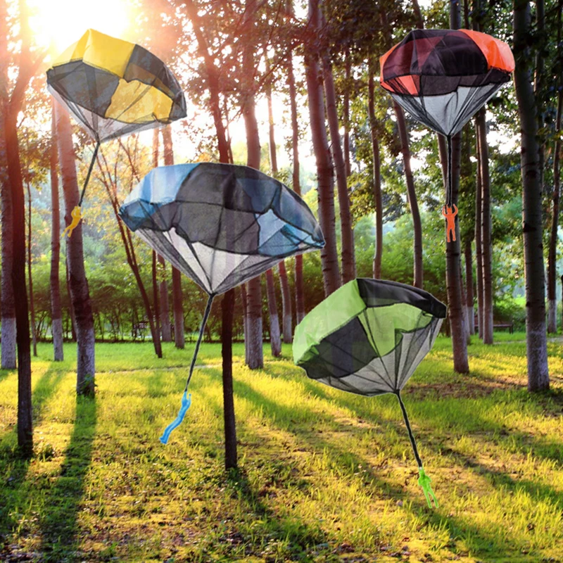 ของเล่นร่มชูชีพสำหรับเด็ก เล่นได้ทั้งในบ้านและนอกบ้าน เกมทหารร่มชูชีพบินได้ ของเล่นสนุกๆ สำหรับงานปาร์ตี้ กิจกรรมกีฬา ของขวัญสำหรับเด็กผู้ชาย