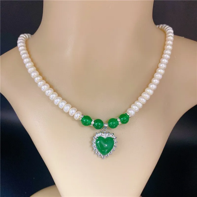 Natural freshwater pearl necklace is a women's necklace with adjustable length. It is a gift for mother