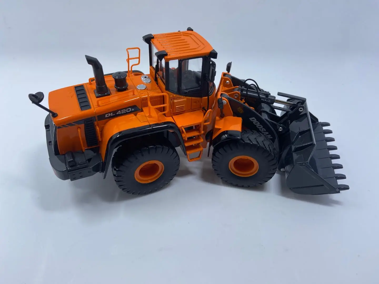 1/40 Doosan DL420A Wheel Loader Scale DieCast Model Gift Boys Toys