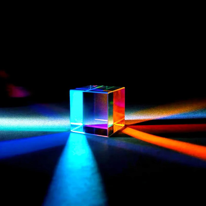 Dichroiczny szklany pryzmat w kształcie kostki 12,7 mm Optyczne pryzmaty kolorowe Kostka laserowa do dekoracji prezentów urodzinowych Tęczowy szklany łącznik wiązki