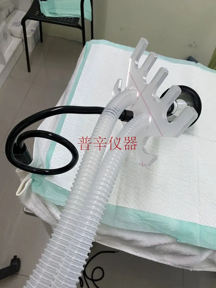 Universal support for respiratory circuit pipe of anesthesia machine