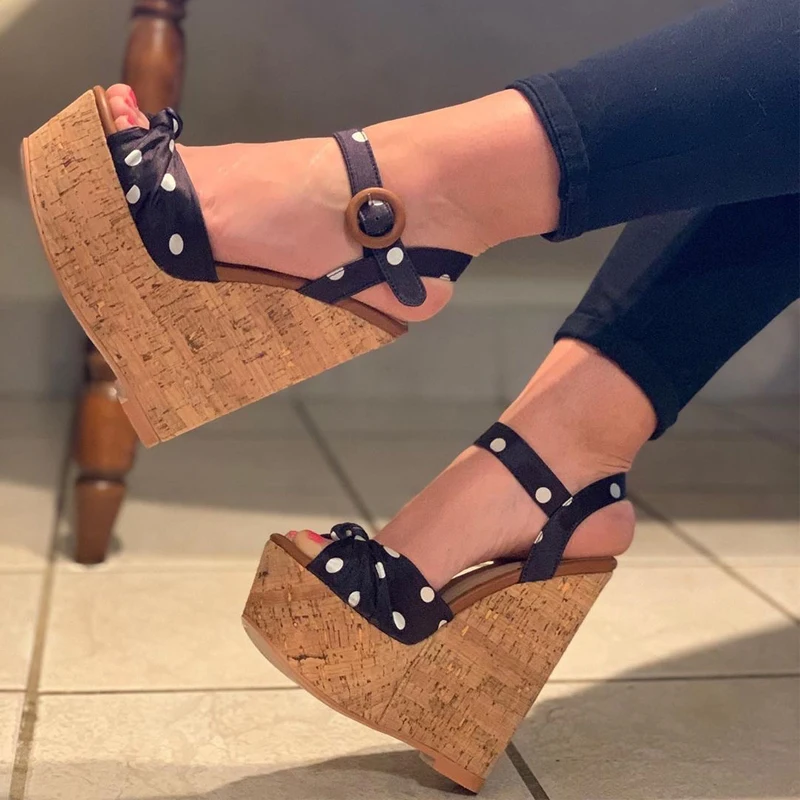 Onlymaker mulheres polka dot plataforma cunhas sandálias peep toe sapatos fivela cinta bombas para o verão sandálias tamanhos grandes