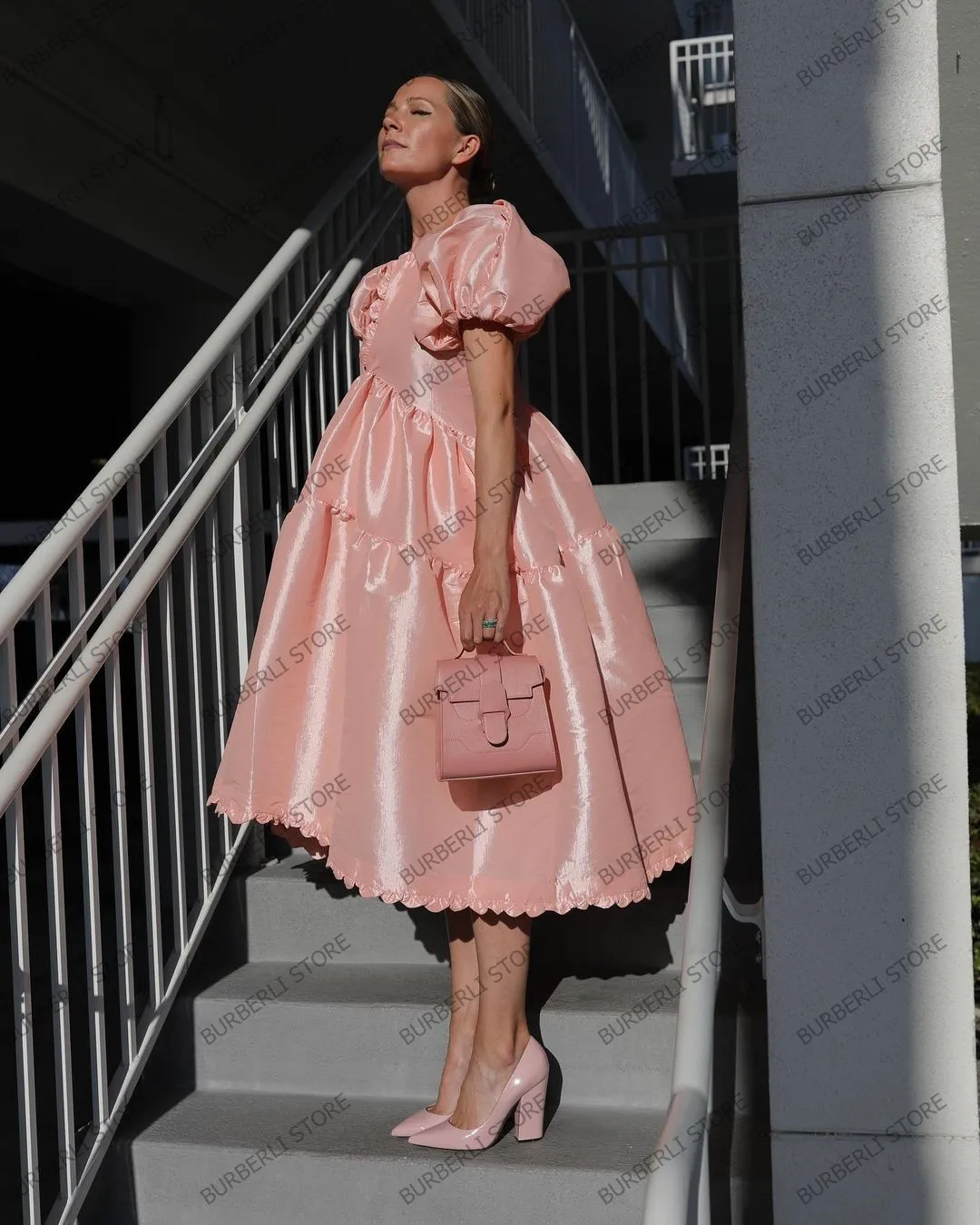 لطيف الطفل الوردي الكشكشة المرأة فستان صيفي مع نفخة كاب الأكمام مثير العميق الخامس الرقبة منتصف العجل فستاين سهرة/فساتين الحفلات الفتيات الساتان خلع الملابس