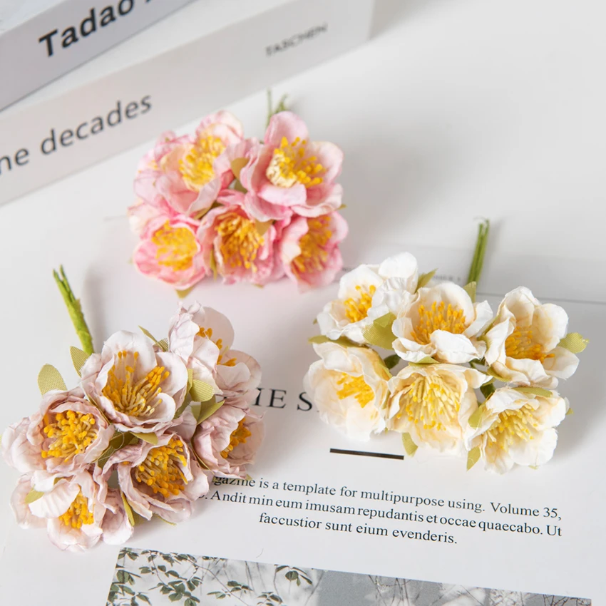 12 Stück künstliche Blumen Haupt dekoration Seide Staubblatt Pflaume Bossom Weihnachten dekorative Blumen Kränze Hochzeit Urlaub Lieferungen – Detail 3