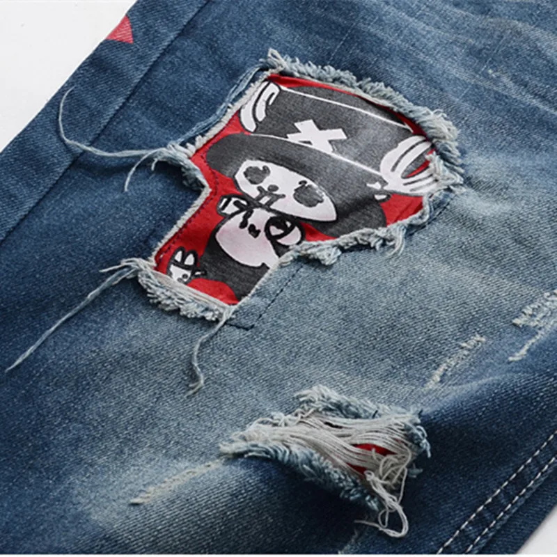 EL BARCO Cartoon Patchwork męskie spodenki jeansowe letnie bawełniane poszarpane dziury niebieskie męskie jeansy miękkie hip-hopowe spodnie do kolan