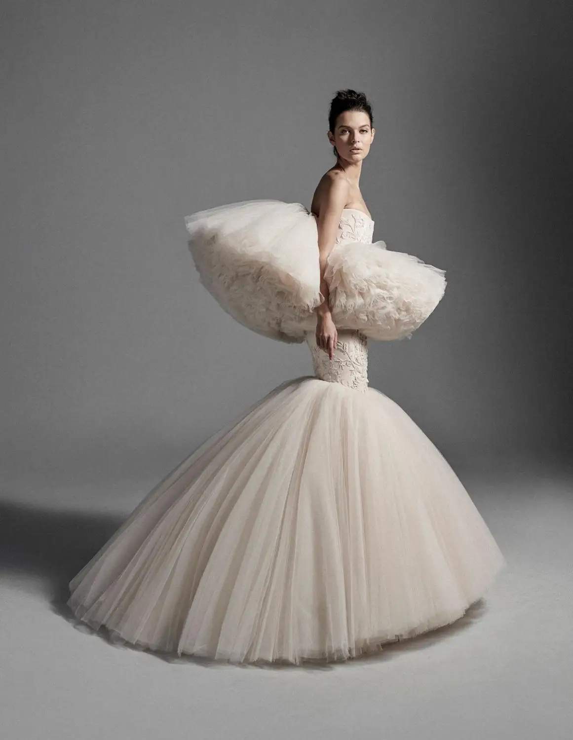 Luxury Prom Dress Mermaid Wedding Dress Strapless Lace Floral Appliqued Tiered Skirts Bridal Gowns Floor Length Customized