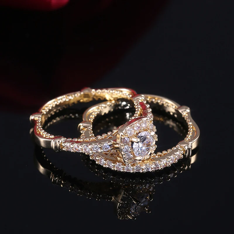 Huitan Factory Wholesale Luxury 2PC Bridal Ring Sets Super Luxury Golden Color Micro Paved Solitaire Engagement Rings For Girl