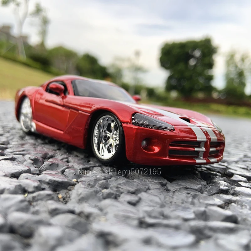 Bburago 1:32 Dodge Viper  Simulation alloy car model plexiglass dustproof display base packaging series Collect gifts toy