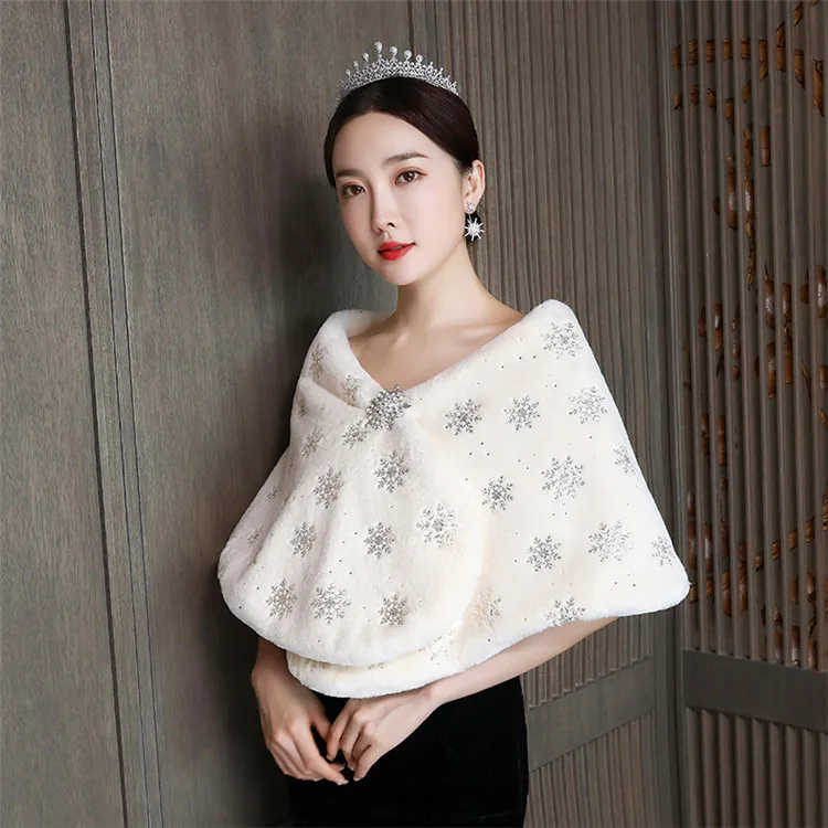 JaneVini New Fashin Women Wedding Jackets 2019 Faux Fur Shawls and Wraps Winter Warm Bridal Cape Fur Cloak Wedding Accessories